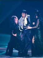 Một phân cảnh trong phần trình diễn nhạc phẩm Chết Trong Vòng Tay Em trong PBN 36