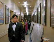 Quang Lê cùng với Phương Hồng Quế và Phương Hồng Ngọc ở phía sau