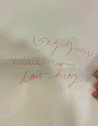 Tờ giấy ghi di nguyện cuối cùng của Tô Văn Lai dành cho người cháu ngoại út Huỳnh Linh Thảo - dòng chữ đọc là "Ông ngoại muốn con làm bakery"