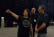 Tô Ngọc Thủy và Richard Valverde giám sát quá trình tạo dựng sân khấu