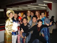 Các ca sĩ cùng với Huy Khiêm trong hậu trường