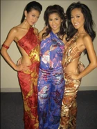 Như Loan, Tú Quyên và Bảo Hân chụp hình trong tiết mục Xuân Về Trên Môi Em