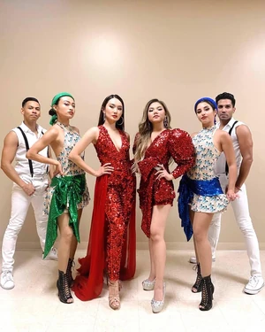 Bộ trang phục của Hoàng Mỹ An, Myra Trần cùng các vũ công trong chương trình liveshow Gọi Tên Ngày Mới