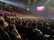 Khán giả dự khán chương trình đầy đủ tại khán phòng nơi thực hiện liveshow