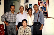 Các nhạc sĩ Thanh Sơn, Hoàng Trang, Mặc Thế Nhân, Ngọc Sơn và Tiến Luân tại phòng thu của trung tâm băng nhạc Rạng Đông