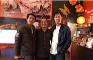 Trương Quốc Huy, Trần Nhật Phong và Thái Vi Lan, một người bạn quá cố của Trần Nhật Phong - ảnh được chụp tại nhà hàng của Phượng Mai