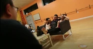 Lê Anh Tuấn tập dượt cho phần trình diễn ca khúc Lười