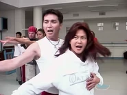 Nguyễn Hưng và Lưu Bích tập dượt tiết mục cuối cùng Vũ Khúc Tình Yêu