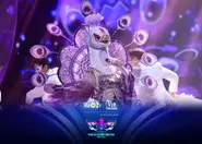 Hoàng Mỹ An xuất hiện như là "Bạch Khổng Tước" trong The Masked Singer Vietnam