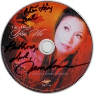 Mặt đĩa CD có chữ ký của Tâm Đoan