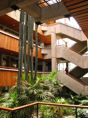 Interior del edificio de Registro e información.