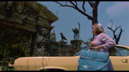 Peg arriving at the mysterious house.