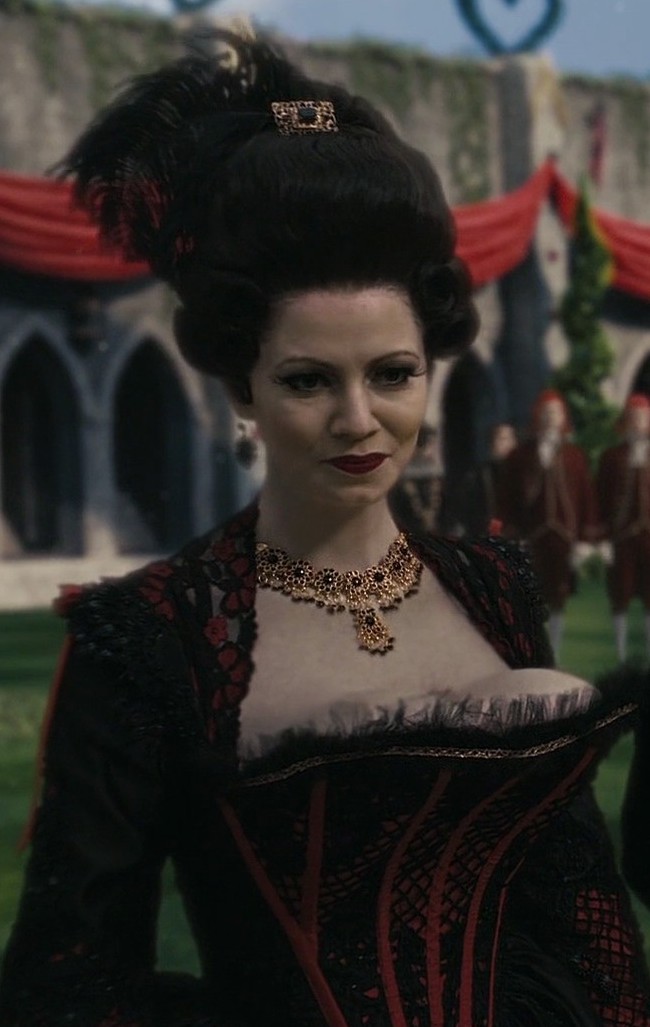 Woman with Large Poitrine in Red Queen #39 s Court Tim Burton Wiki Fandom