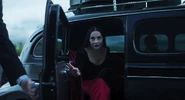 S2E1-Morticia getting out of the car.jpg (235 KB)