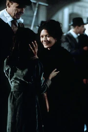 Isabella reencounters her daughter Claire in New York