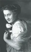 Dorothy Gibson.webp (19 KB) Gibson in a 1911 publicity photo