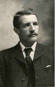250px-William McMaster Murdoch, photograph taken before 1911.jpg