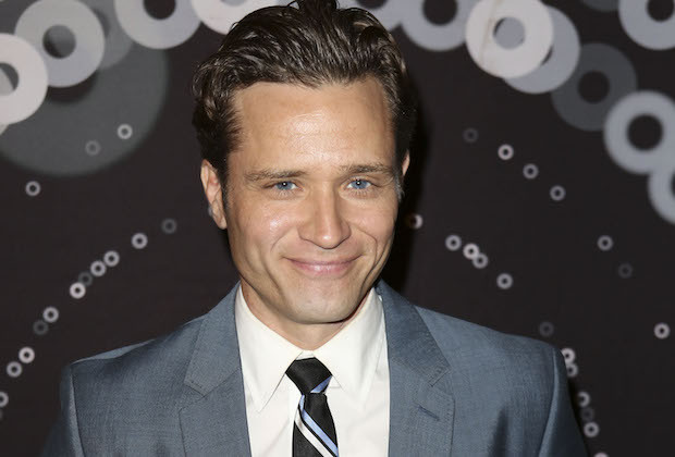 Патрик девер (35) — французский актёр. Патрик деваэр фильмография французский актер. Французский актер патрик деваэр. Шеймус девер титаны. Французский актер патрик деваэр.