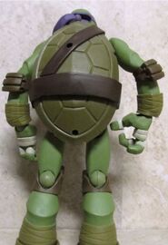 Revoltech-Donatello-2014-B2