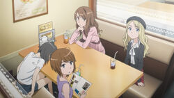 Frenda en railgun episodeo 12 junto a otros miebros del item