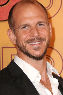 Gustaf Skarsgard