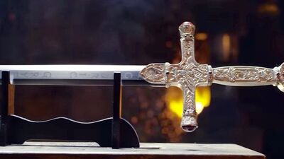 Harry-potter sword-of-gryffindor closeup-hilt