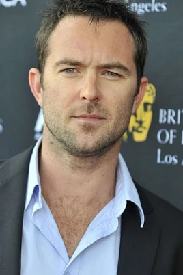 Sullivan Stapleton