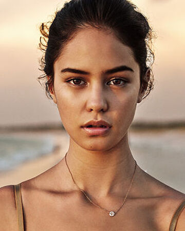 Pictures of courtney eaton