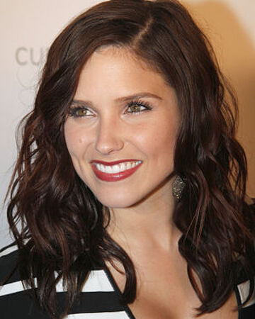 Sophia Bush 1982 Movie And Tv Wiki Fandom Sophia bush — este articulo o seccion necesita referencias que aparezcan en una publicacion acreditada, como revistas especializadas, monografias, prensa diaria o paginas de internet fidedignas. sophia bush 1982 movie and tv wiki