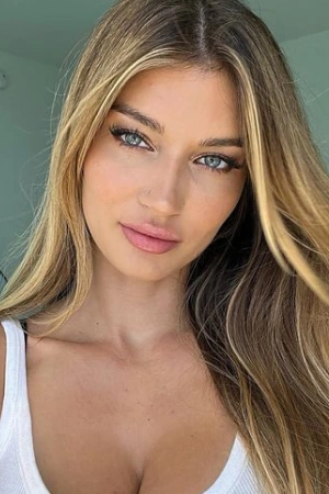 Hayley Maxfield (1993) | Movie and TV Wiki | Fandom