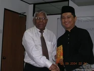 Sk2.jpg (27 KB) Sk Ratnam & Azmi Shahrin