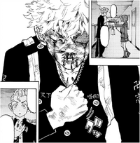 Takemichi grasps Hina's necklace (manga)