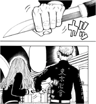 Mitsuya grabs Yuzuha's knife (manga)