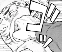 Takemichi punches Kisaki (manga)