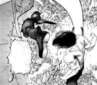Shachi détruit le sol d'un simple coup de pied