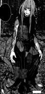 Kurona dans Tokyo Ghoul: RE, avec de curieuse marque sur ses bras.