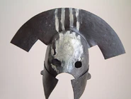 Elmo di un comandante Uruk-hai con cresta circolare