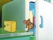 Jerry zakrada się do lodówki