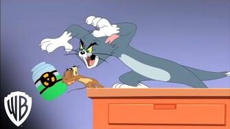 Tom_And_Jerry_Santa's_Little_Helpers_Catch_Me_Though_You_Can't_Warner_Bros._Entertainment-0