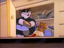 The Lonesome Mouse - Tom and Jerry playing music.png