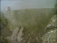 Тоби пересекает дамбу