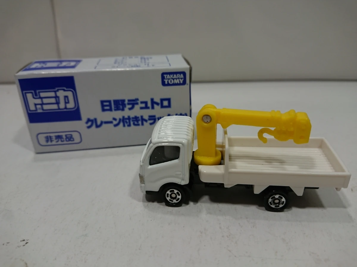 Hino Dutro Truck Crane- White (Tomica Expo 2014) | Tomica Wiki