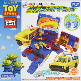 Toy Story Tomica- It Turns Into a Store! Pizza Planet Truck