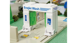 Tomica Town Drive Through Car Wash ENEOS EneJet | Tomica
