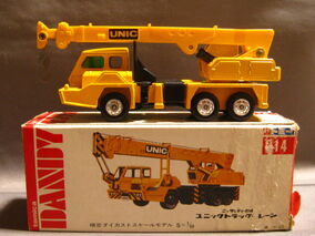トミー トミカ UNIC TRUCK CRANE 72 1/150 小田急建設 - メルカリ