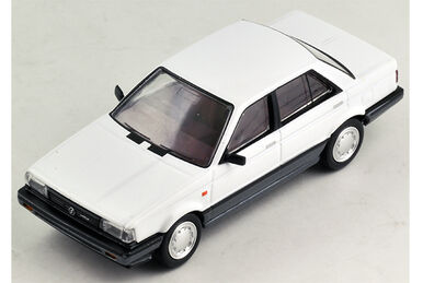 1/64 LV-N90a 日野HE366型 トラクタヘッド (白/赤) | HLJ.co.jp