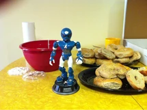 TOM 3 Statue 2.jpg (458 KB) TOM 3 maquette statue (Williams Street office)