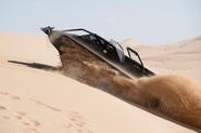 Hammond takes a tank to deserts of Dubai