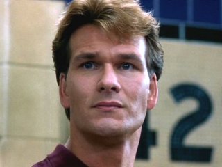 O fantasma Sam Wheat (Patrick Swayze) busca desesperadamente interagir