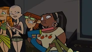 …jumps in Leshawna's arms.